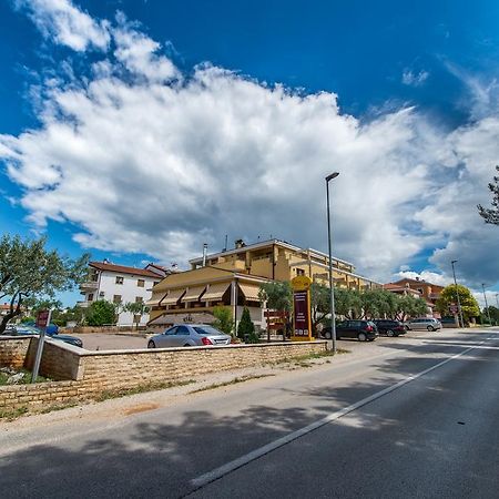 Vilola Bed & Breakfast Zambratija  Ngoại thất bức ảnh