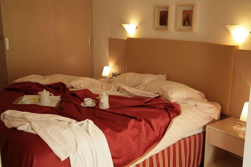Vilola Bed & Breakfast Zambratija  Ngoại thất bức ảnh