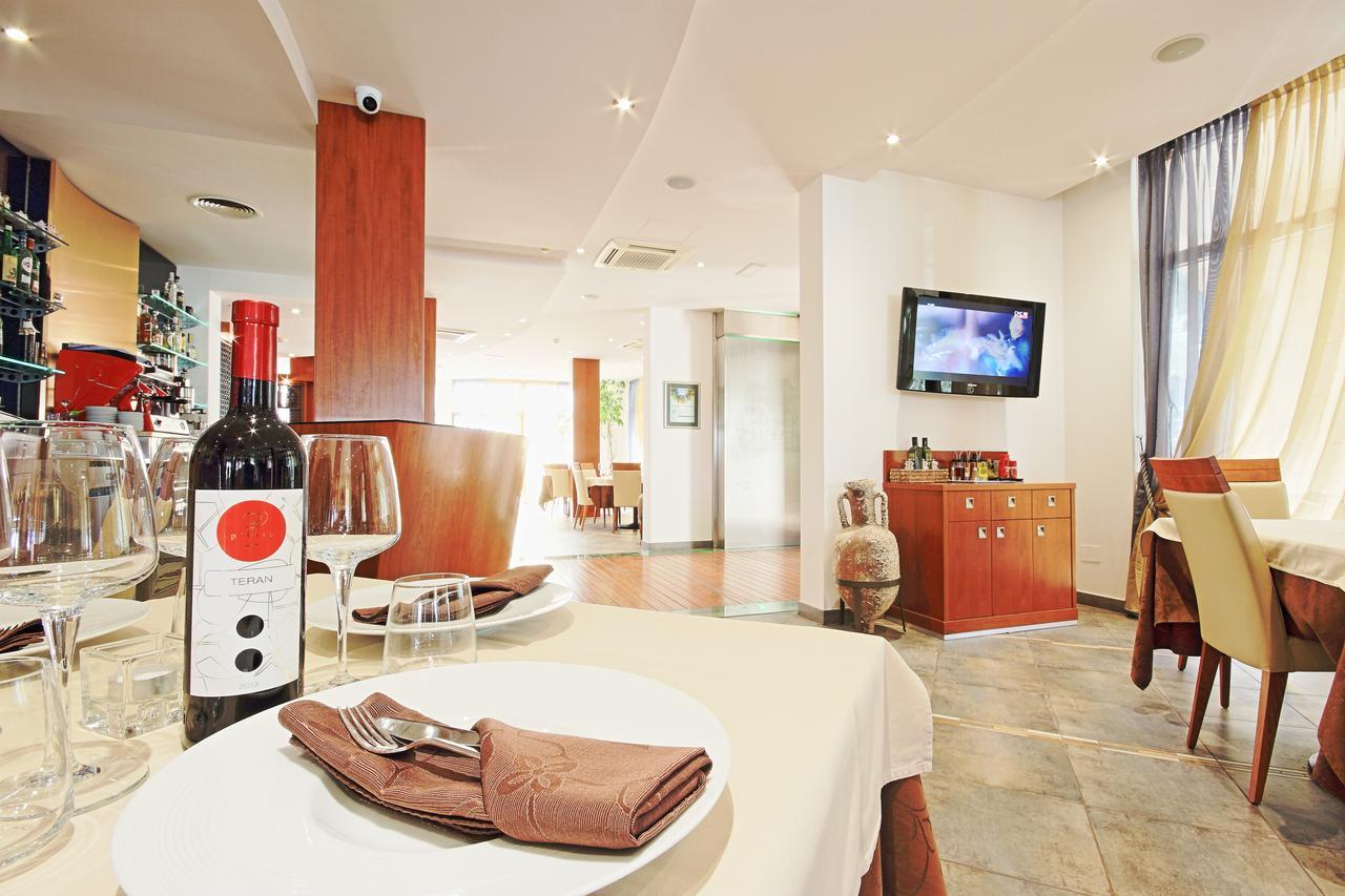 Vilola Bed & Breakfast Zambratija  Ngoại thất bức ảnh