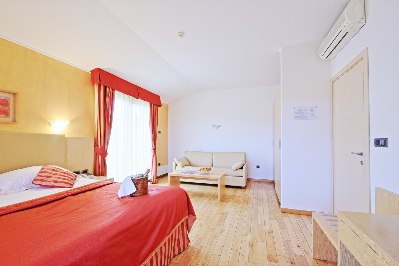 Vilola Bed & Breakfast Zambratija  Ngoại thất bức ảnh