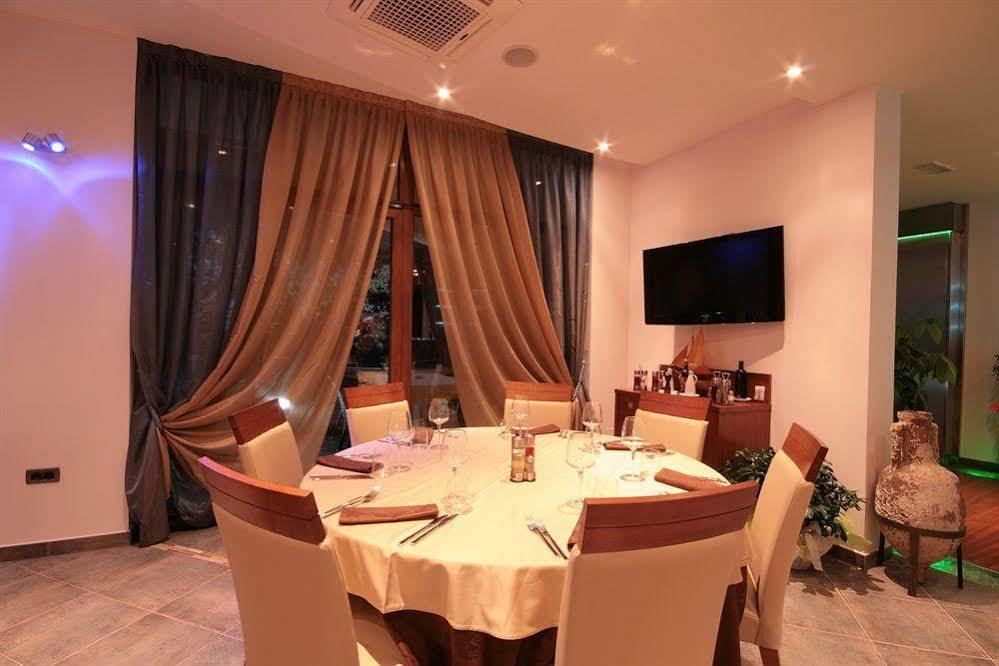 Vilola Bed & Breakfast Zambratija  Ngoại thất bức ảnh