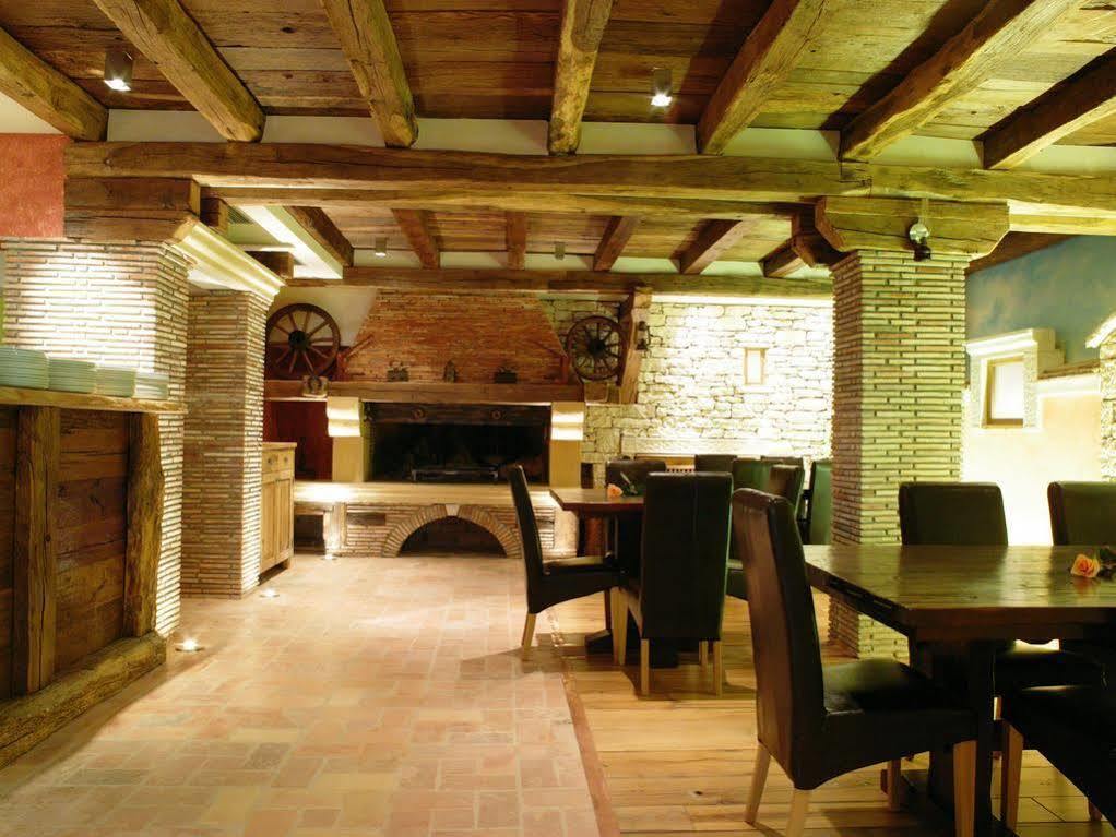 Vilola Bed & Breakfast Zambratija  Ngoại thất bức ảnh