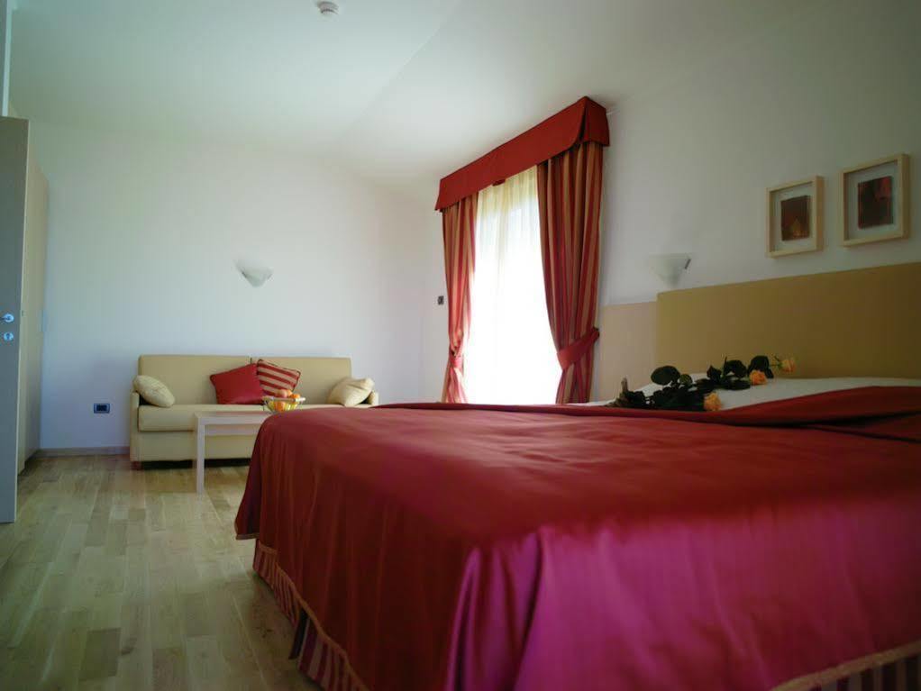 Vilola Bed & Breakfast Zambratija  Ngoại thất bức ảnh