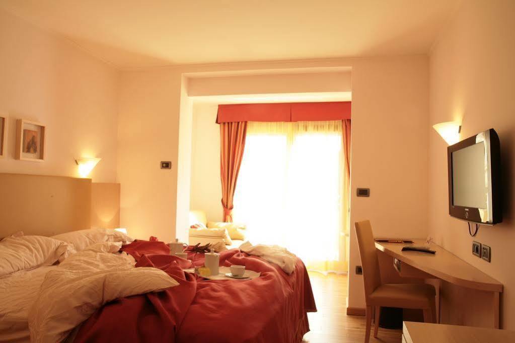 Vilola Bed & Breakfast Zambratija  Ngoại thất bức ảnh