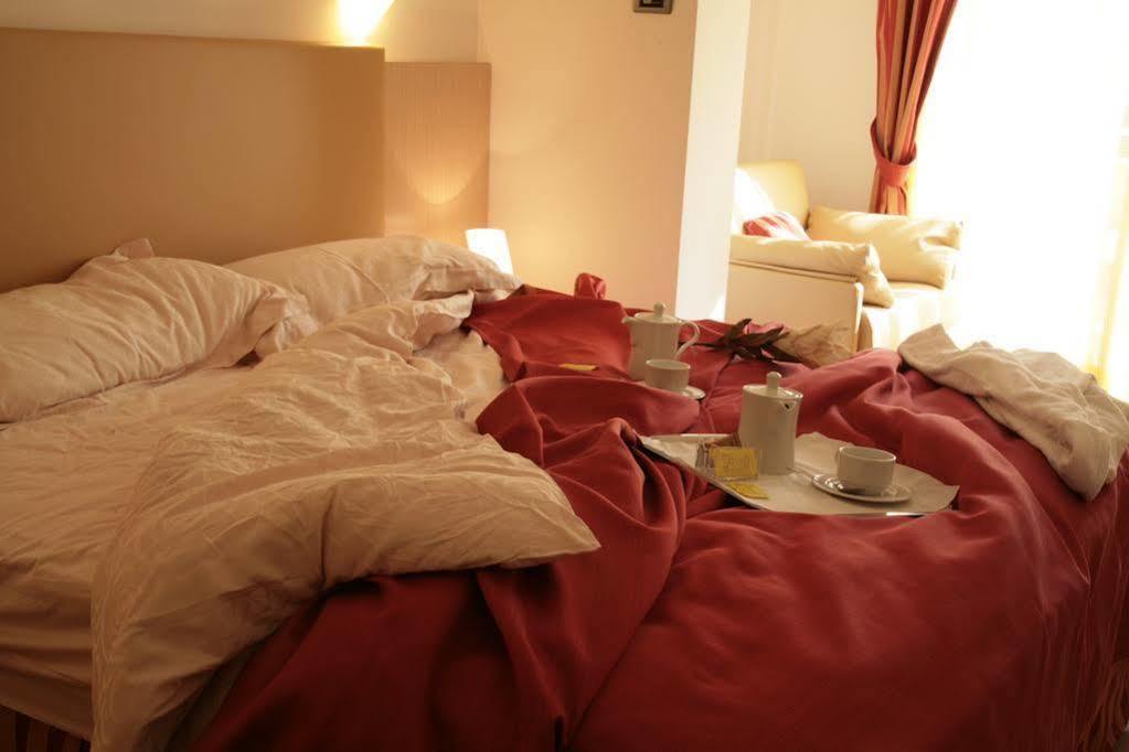 Vilola Bed & Breakfast Zambratija  Ngoại thất bức ảnh
