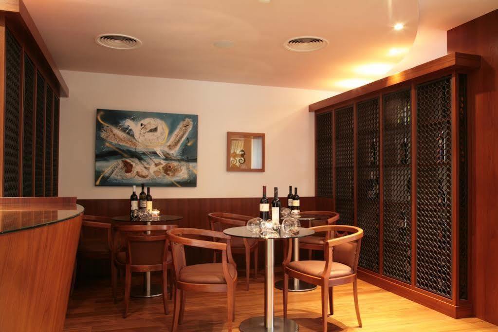 Vilola Bed & Breakfast Zambratija  Ngoại thất bức ảnh