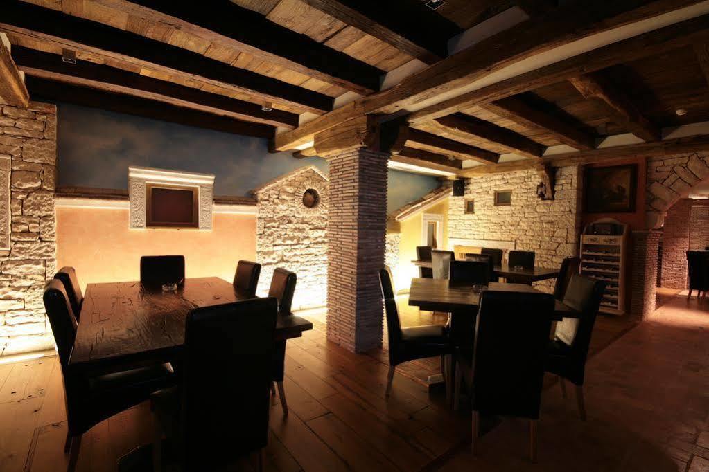 Vilola Bed & Breakfast Zambratija  Ngoại thất bức ảnh