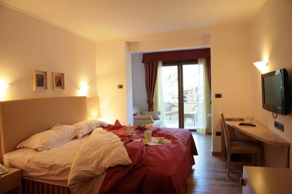 Vilola Bed & Breakfast Zambratija  Ngoại thất bức ảnh