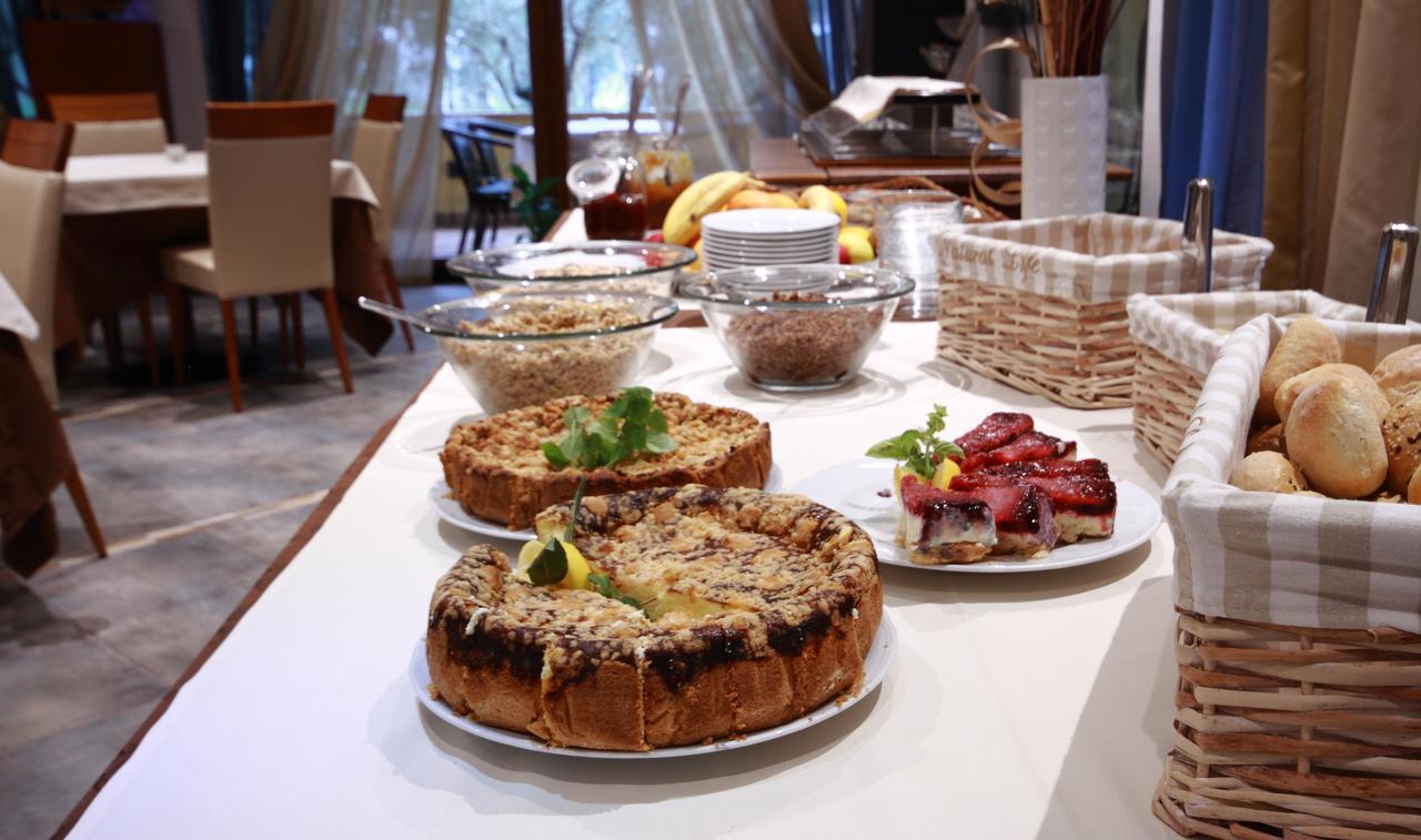 Vilola Bed & Breakfast Zambratija  Ngoại thất bức ảnh
